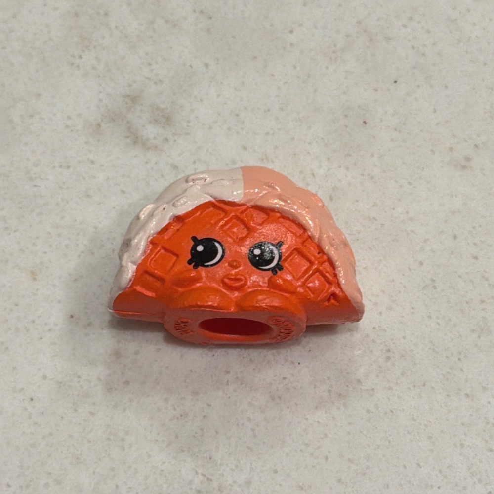 Shopkins Tia Ice Cream Taco Easter Variant Orange Waffle White Pale Orange Toy